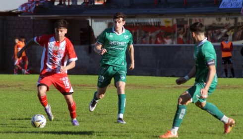 Igualó con Ituzaingó y es líder del torneo