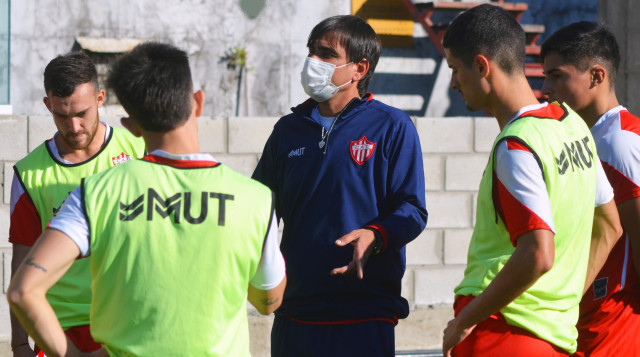 Talleres visitó a Sacachispas